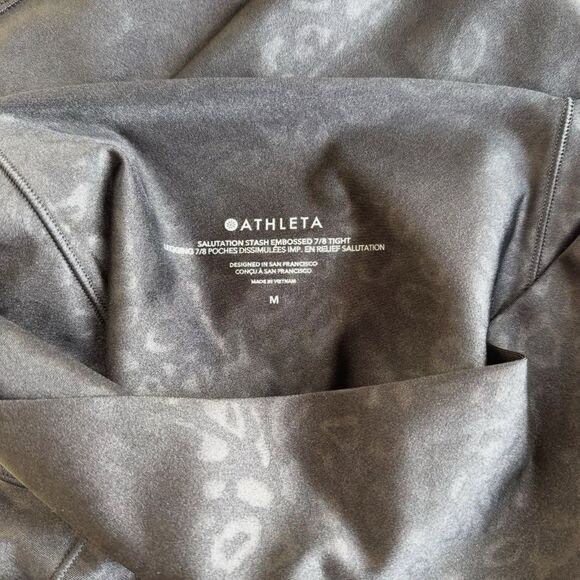 Athleta Salutation Stash Embossed 7/8 Tights – Size M - Picture 5 of 6